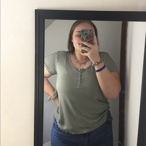 green ribbed lettuce hem crop top - Picture 1 of 3